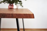 Einzigartiger Esstisch aus einem Stück Eiche / 160 cm lang