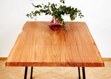 Einzigartiger Esstisch aus einem Stück Eiche / 160 cm lang
