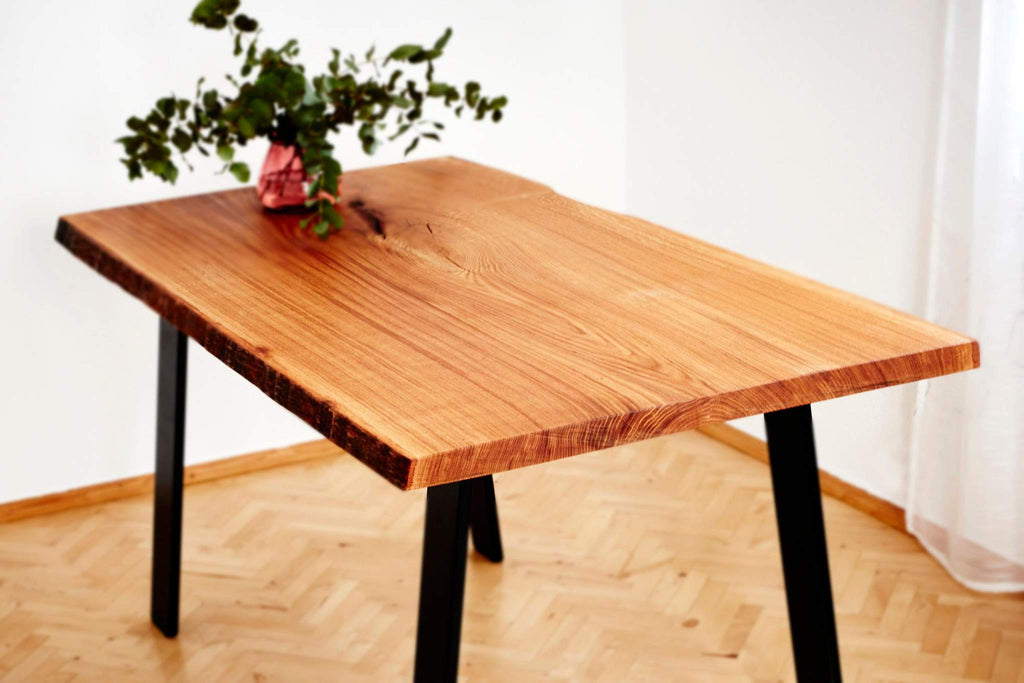 Einzigartiger Esstisch aus einem Stück Eiche / 160 cm lang – Heimathafen Shop